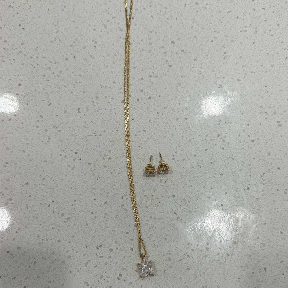 Elegant Gold Necklace and Earring Set